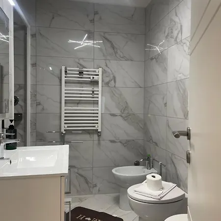 Dama Maria Elena Apartman *
